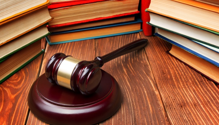 图片[1]-药店营业员拿错药该赔偿吗 由谁承担赔偿责任-游法云