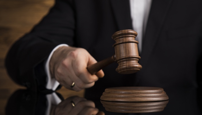 图片[1]-落石砸车致司机死亡案家属提百万赔偿 案件即将进行庭前调解-游法云